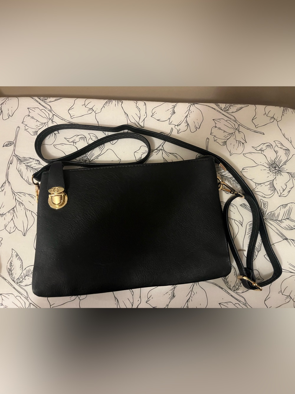 Jen & Co Black Leather Crossbody Bag with Gold Hardware